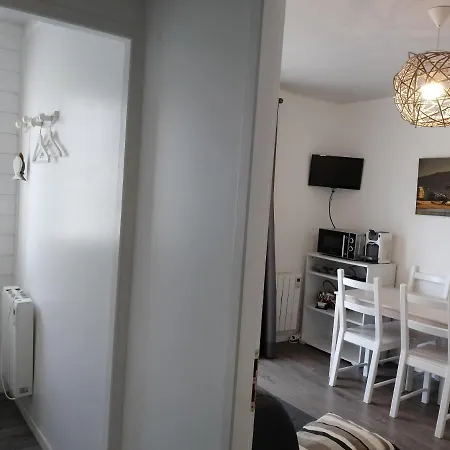 Sagardi Zolan Guest house *